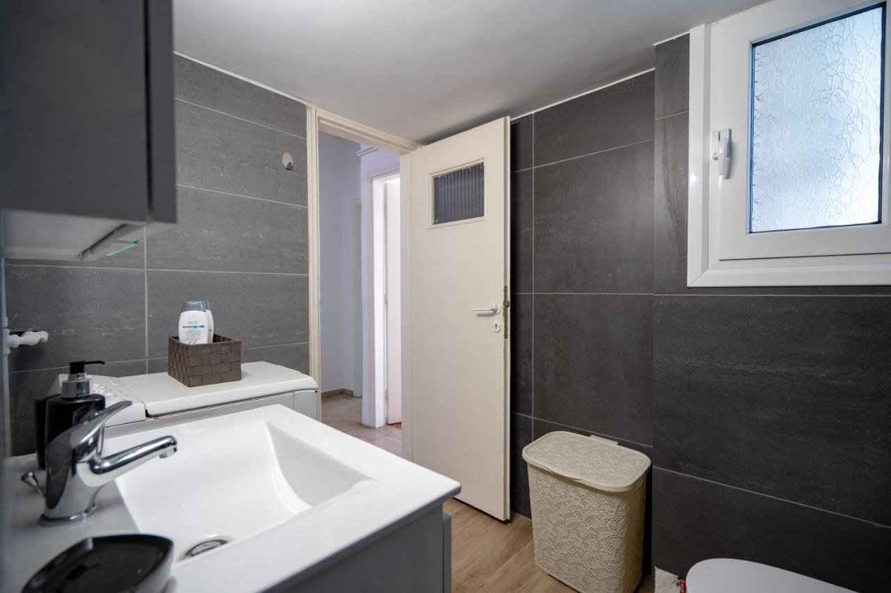 Dimotiko Theatro Metro St. 1 Bedroom 4 Pers. Flat Pireo Esterno foto